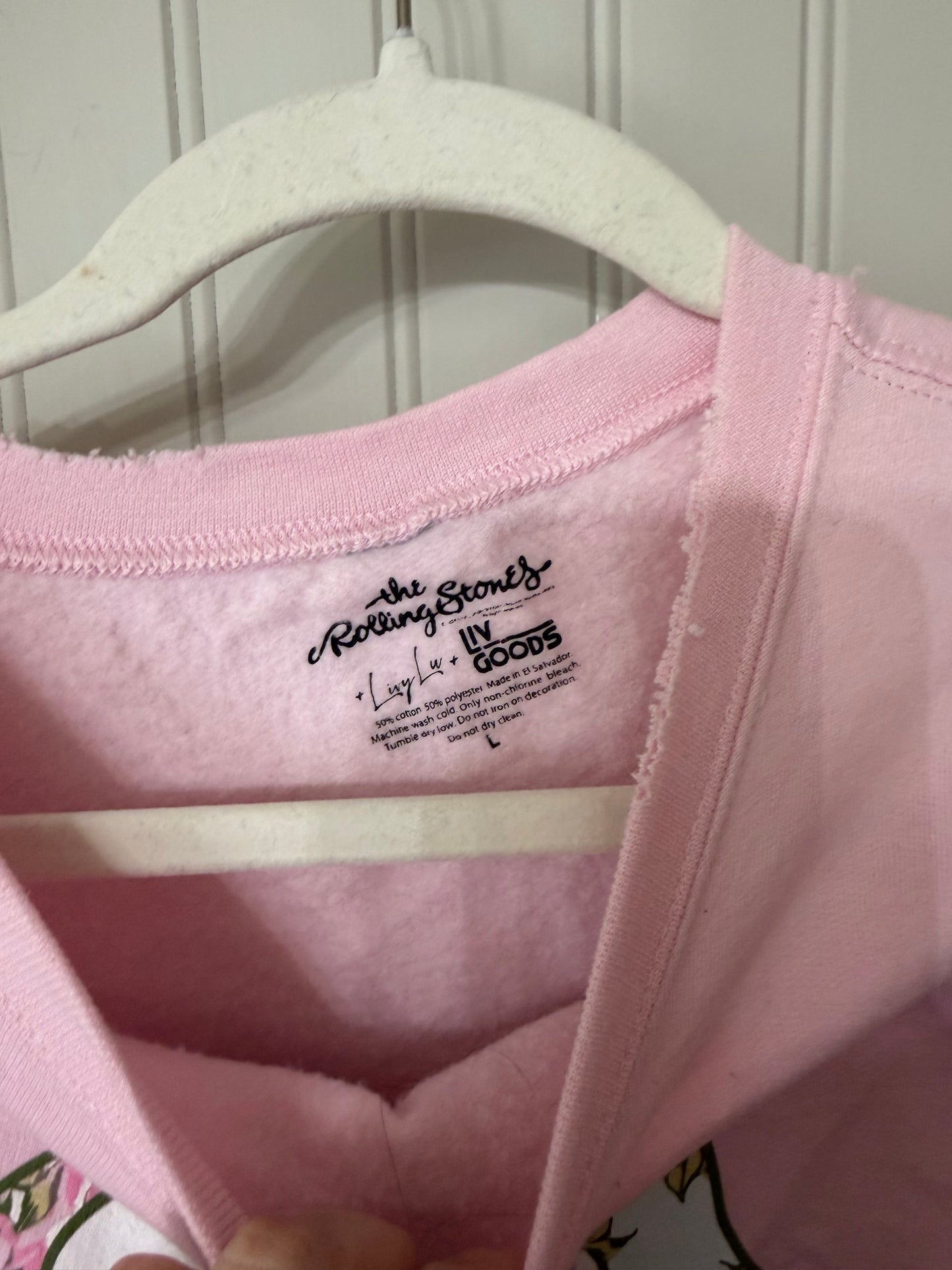 Livy Lu Rolling Stones Floral Lick Sweatshirt Women’s Large Pink