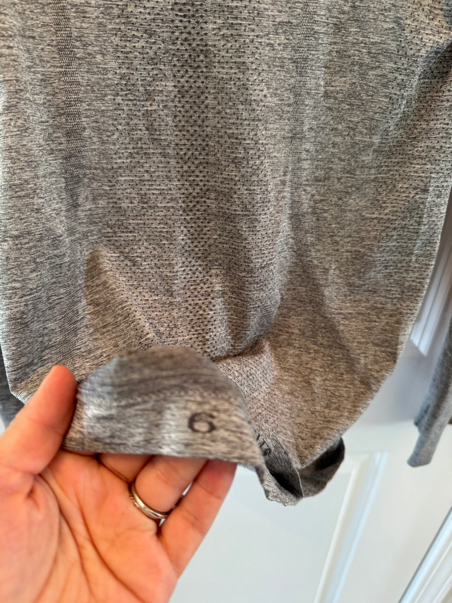 Lululemon Swiftly Long Sleeve Top Women’s Size 6 Heather Gray