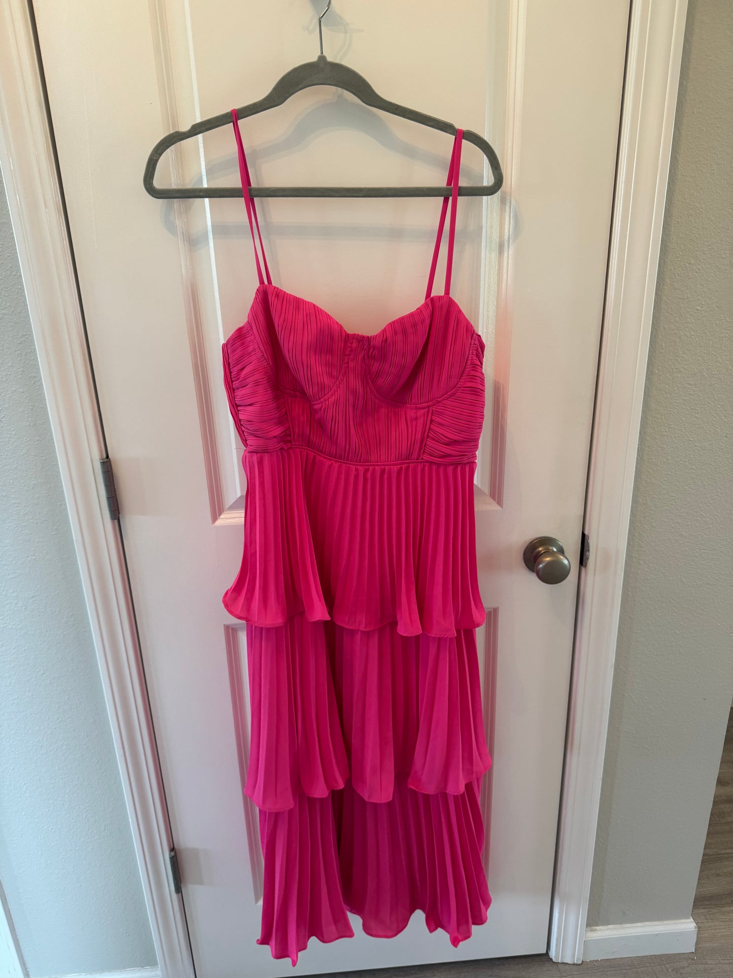 Lulu’s Tiered Pleated Dress Women’s Large Pink NWT