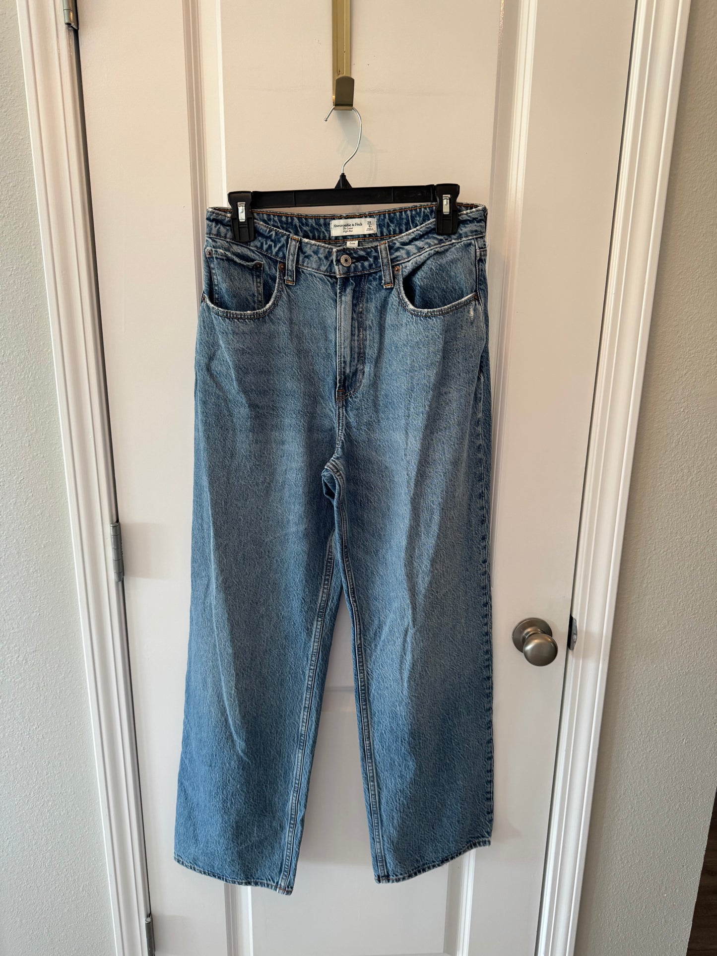 Abercrombie & Fitch High Rise Loose Jeans Women’s Size 6/28 Reg
