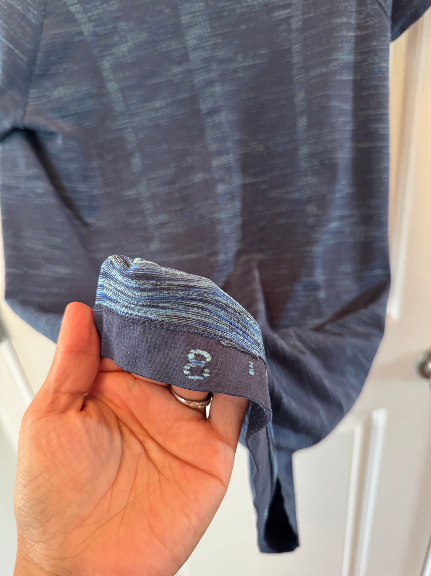 Lululemon Swiftly Tech Tee Women’s Size 8 Navy