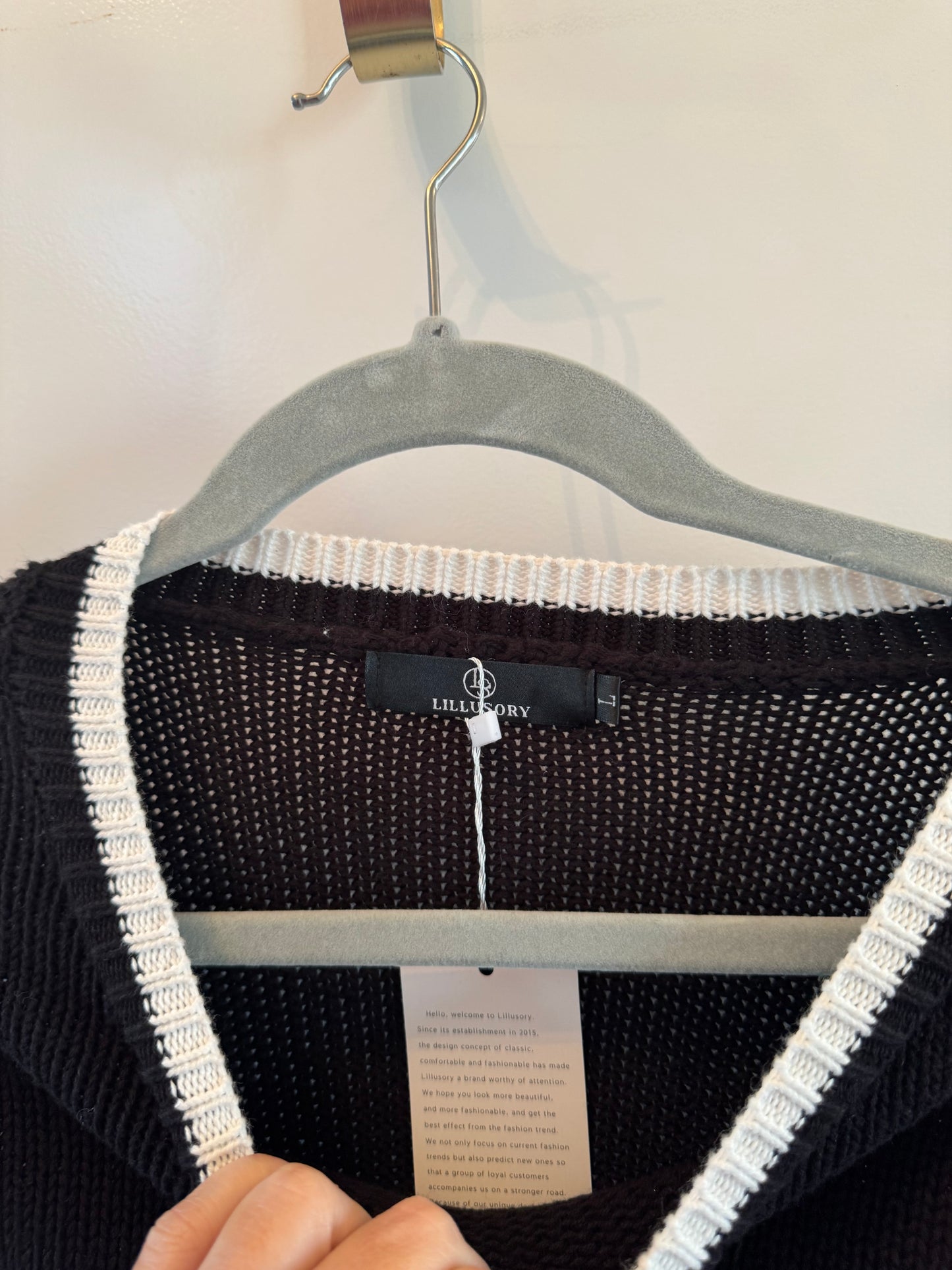 Women’s Black & White Sweater Size Large