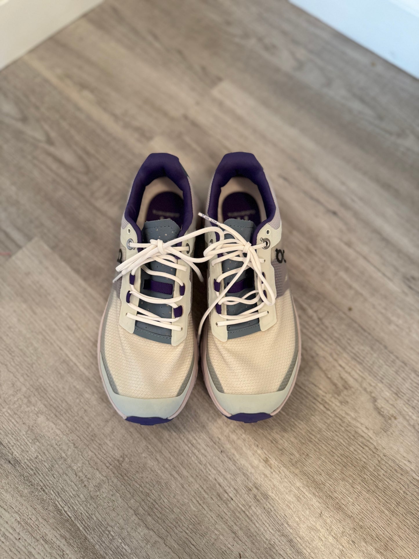 On Cloud Running Shoes Women’s Size 6