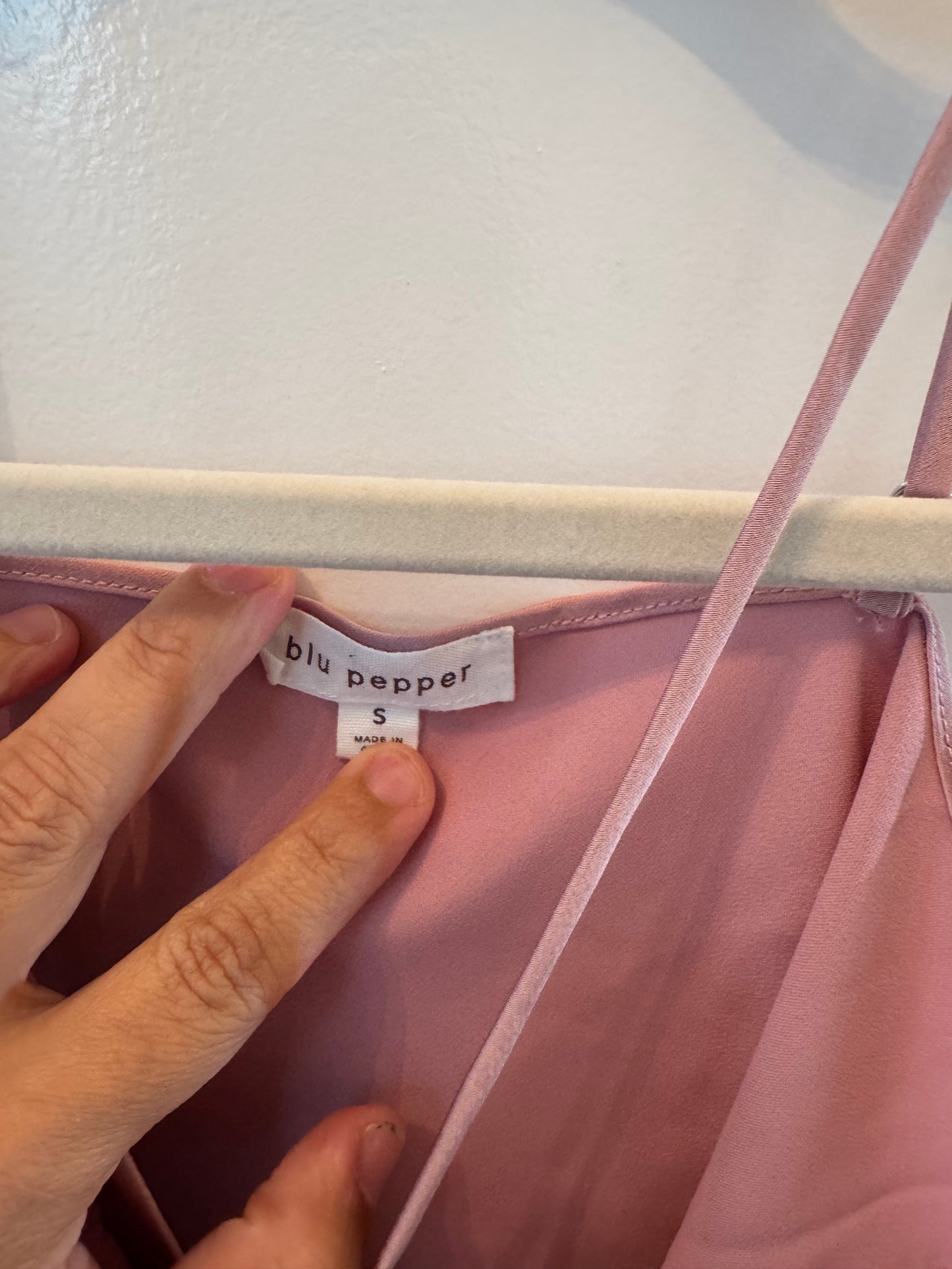 Blu Pepper Top w Rosette Women’s Small Mauve
