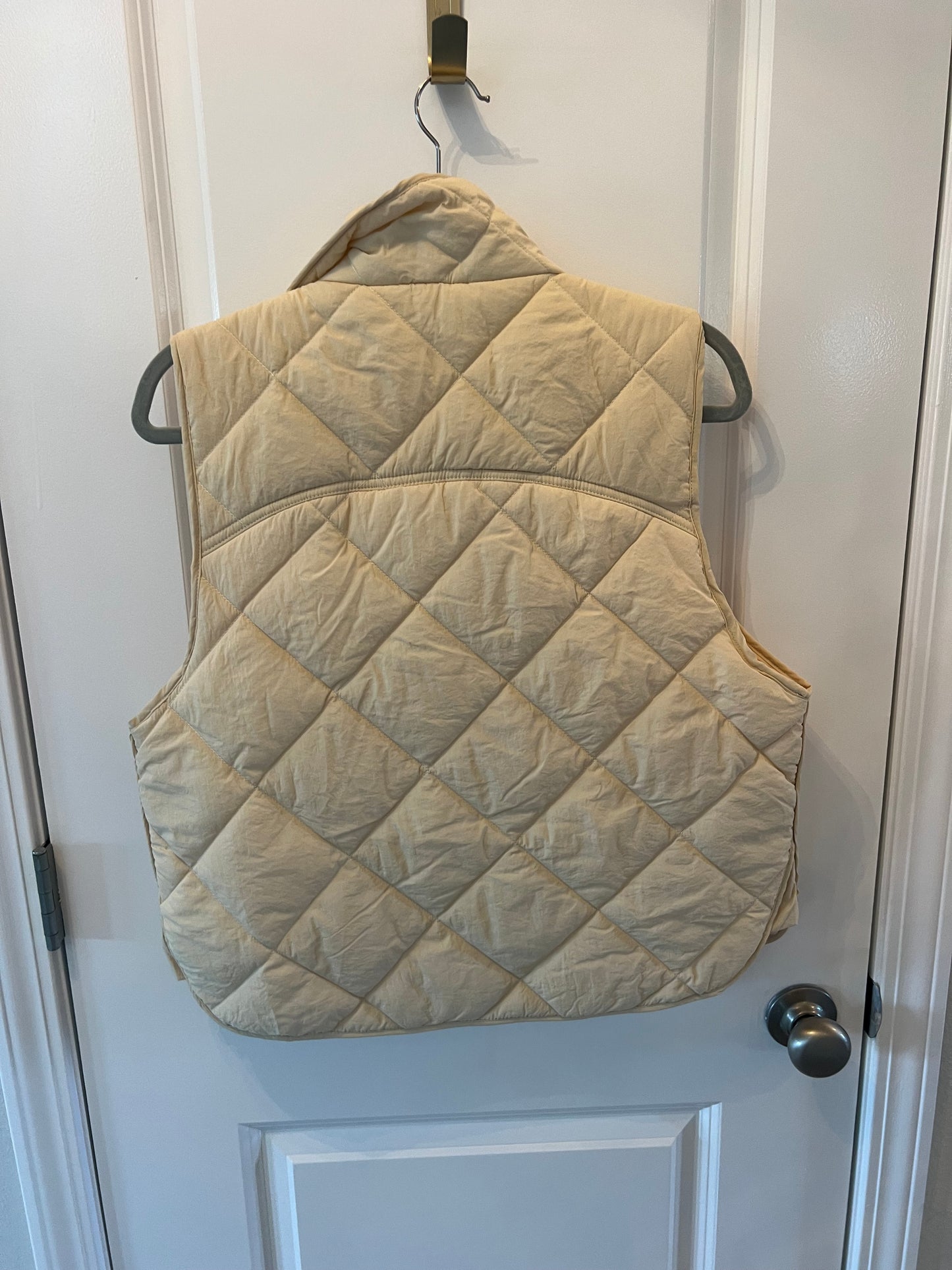 Women’s Cream Vest Size Medium