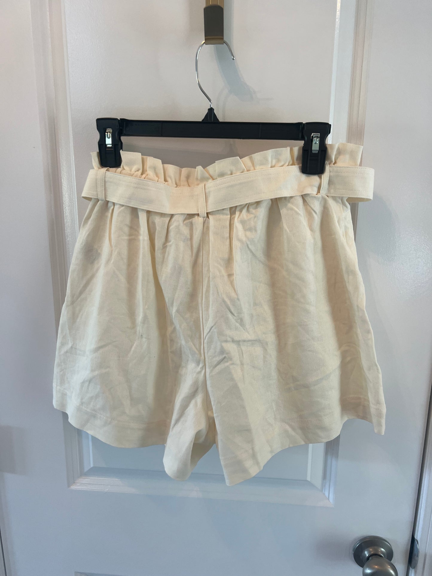 Sofia Belted Paperbag Shorts Women’s Size Medium (30-31) Cream