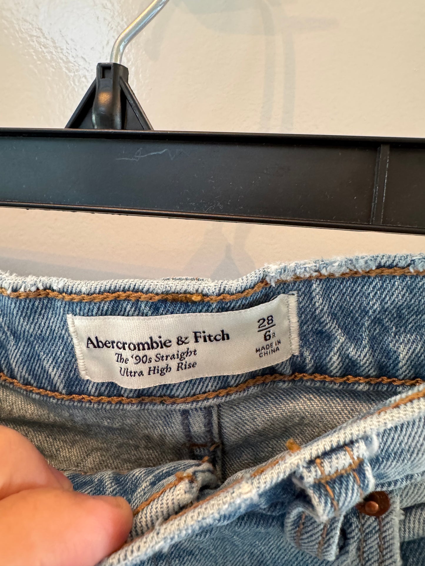 Abercrombie & Fitch Ultra High Rise 90s Straight Jean Women’s Size 26