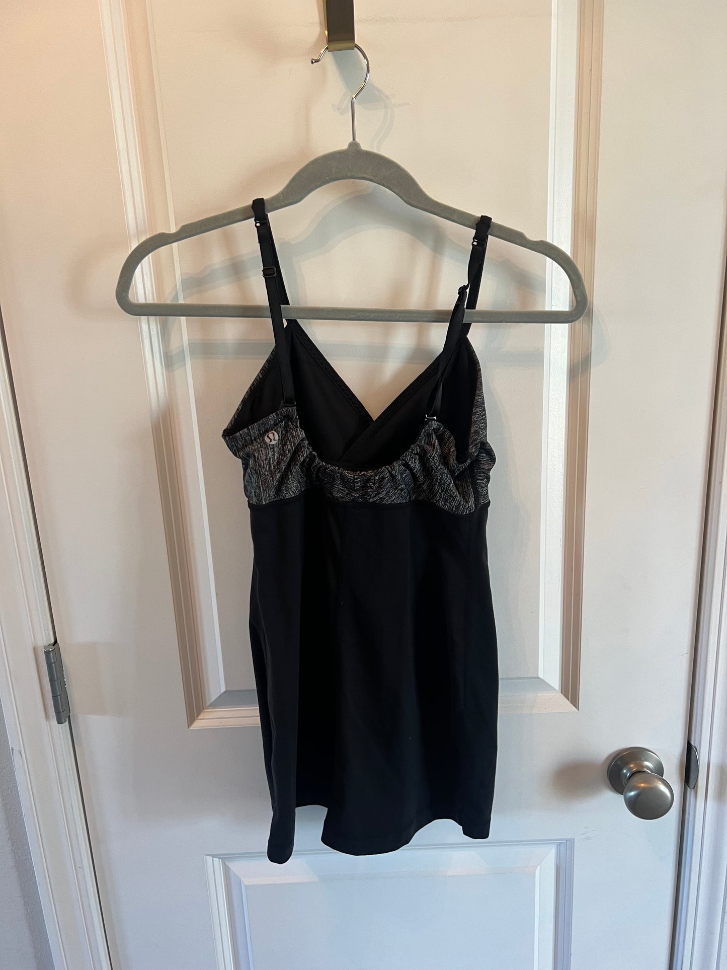 Lululemon Active Tank Women’s Size 6 (Small) Black