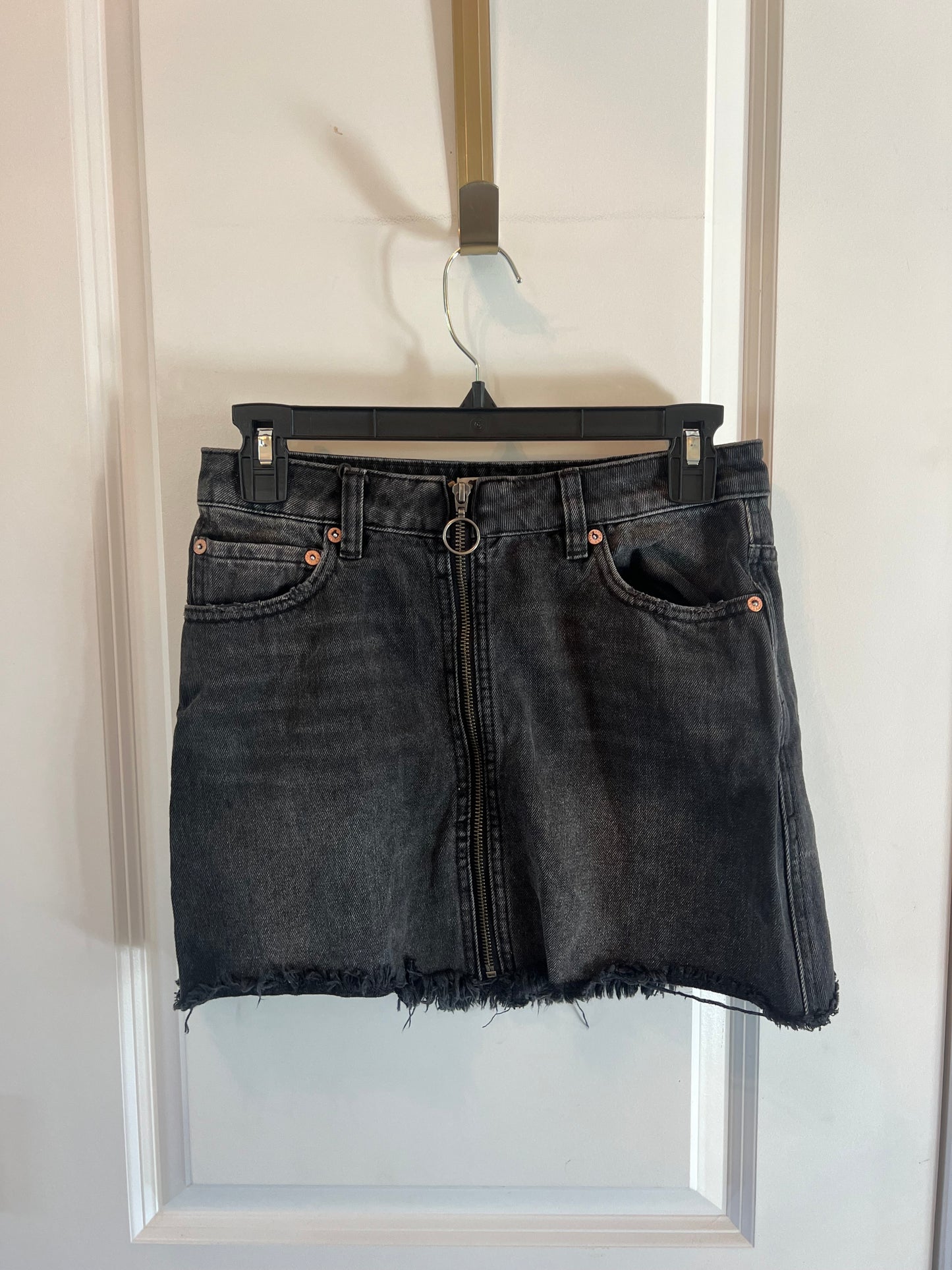 Free People Zip Front Denim Skirt Women’s Size 26 (2-4) Black