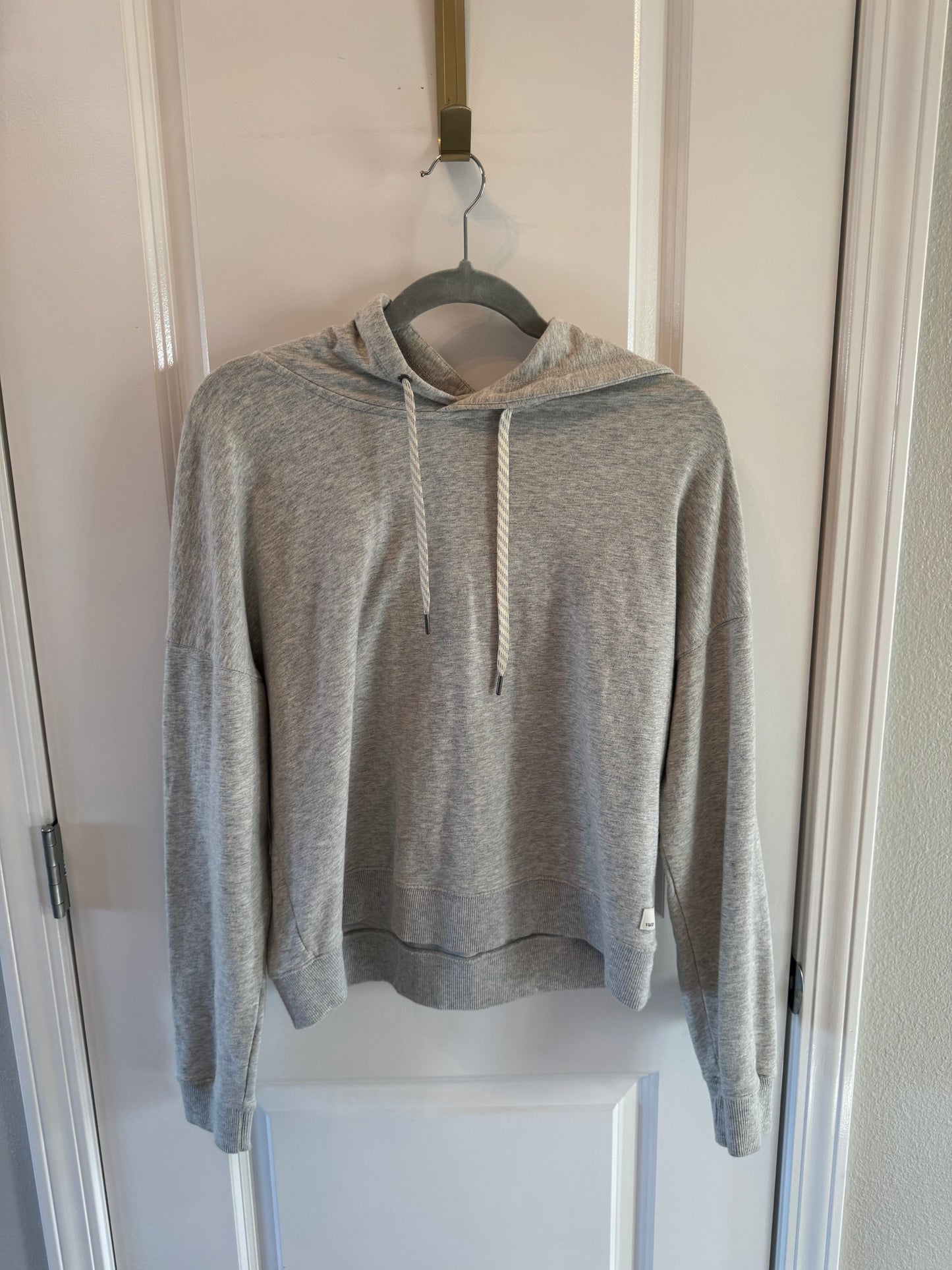 Vuori Hoodie Women’s Medium Gray