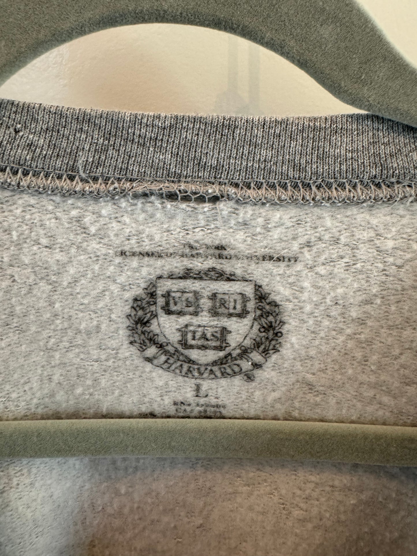 Women’s Harvard Cropped Sweatshirt Size Large