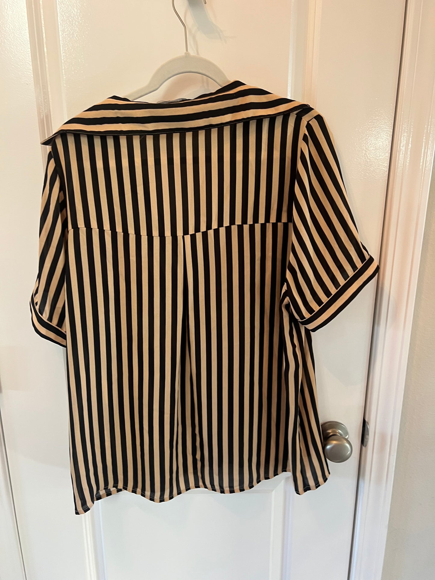 Miou Muse Stripe Button Front Short Sleeve Top Women’s Size Medium Tan
