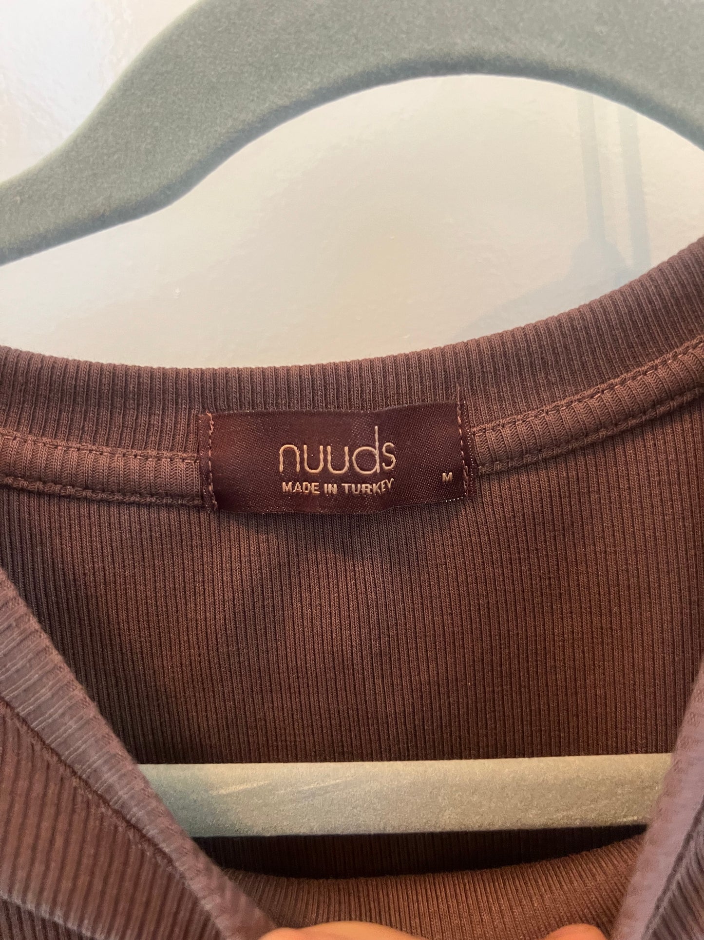 NUUDS Ribbed Short Sleeve Crop Top Women’s Size Medium Brown