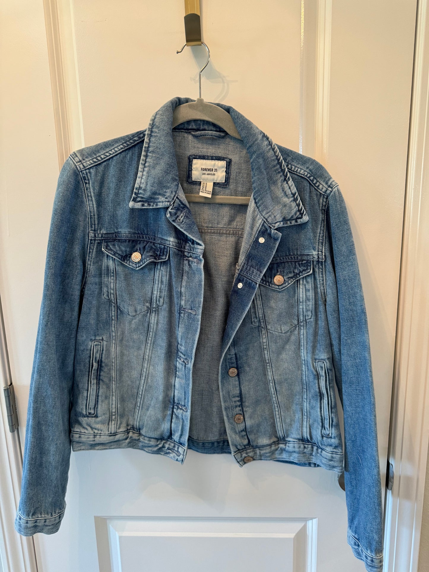 Forever 21 Jean Jacket Size Medium