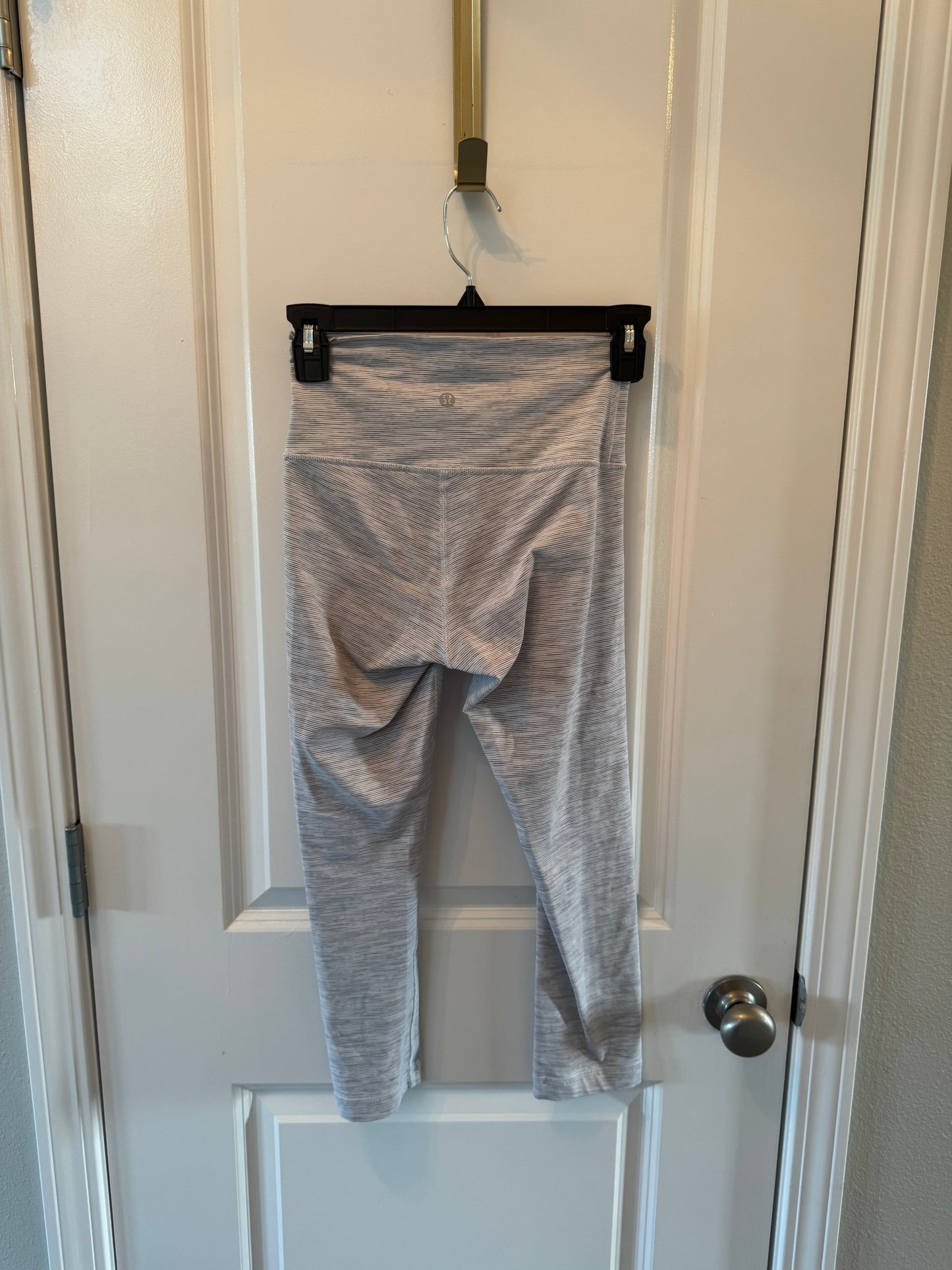 Lululemon Stripe Crop Leggings Women’s Size 4 Gray