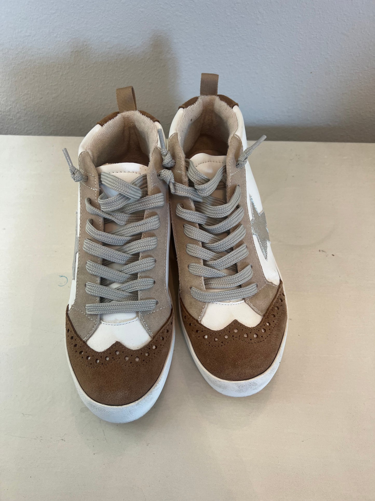 Kelli Parker Star Hightops Size 6