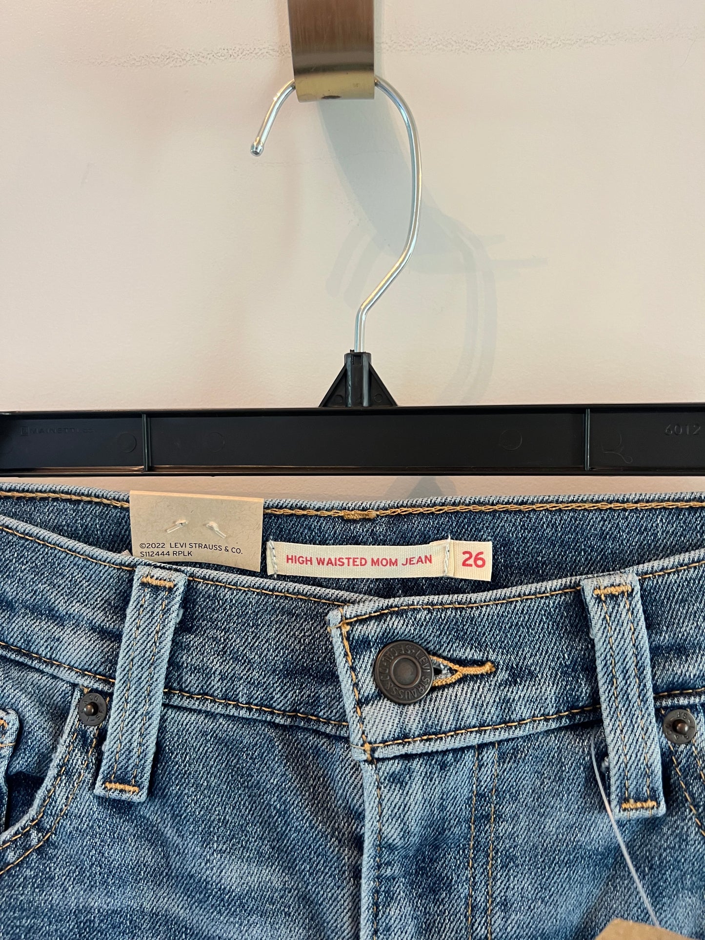 Levi’s High Waisted Mom Jeans Women’s Size 26