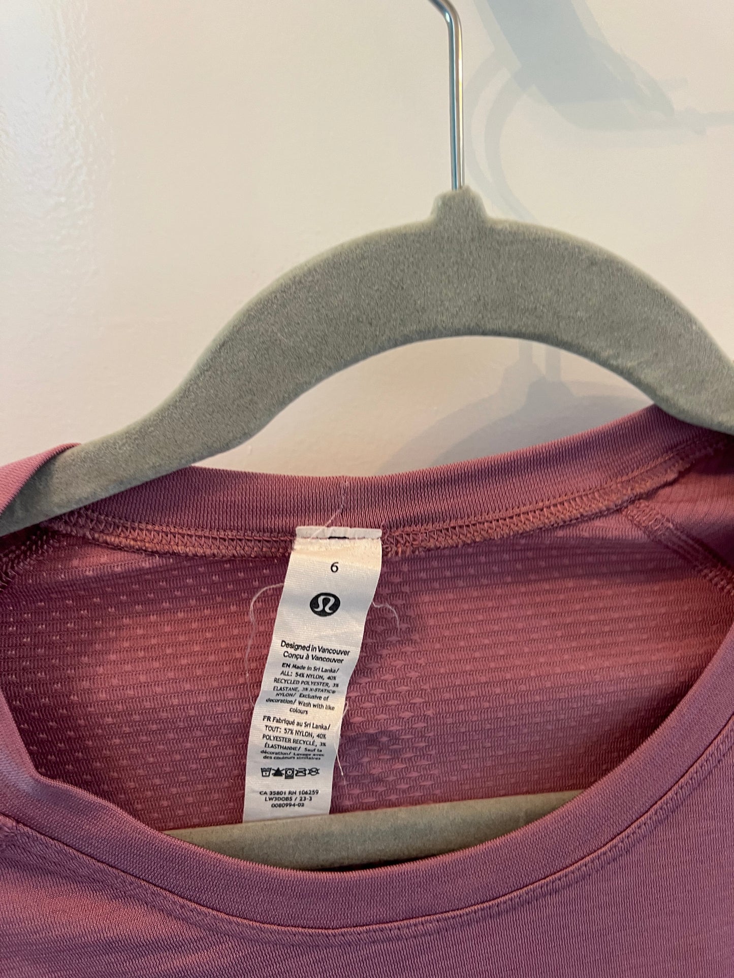 Lululemon Long Sleeve Active Top Women’s Size 6 (Small) Purple