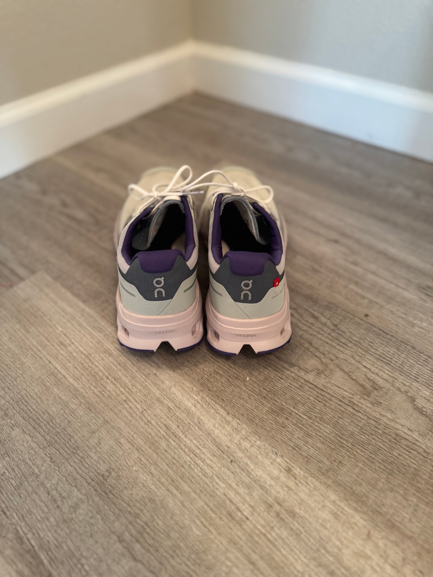 On Cloud Running Shoes Women’s Size 6