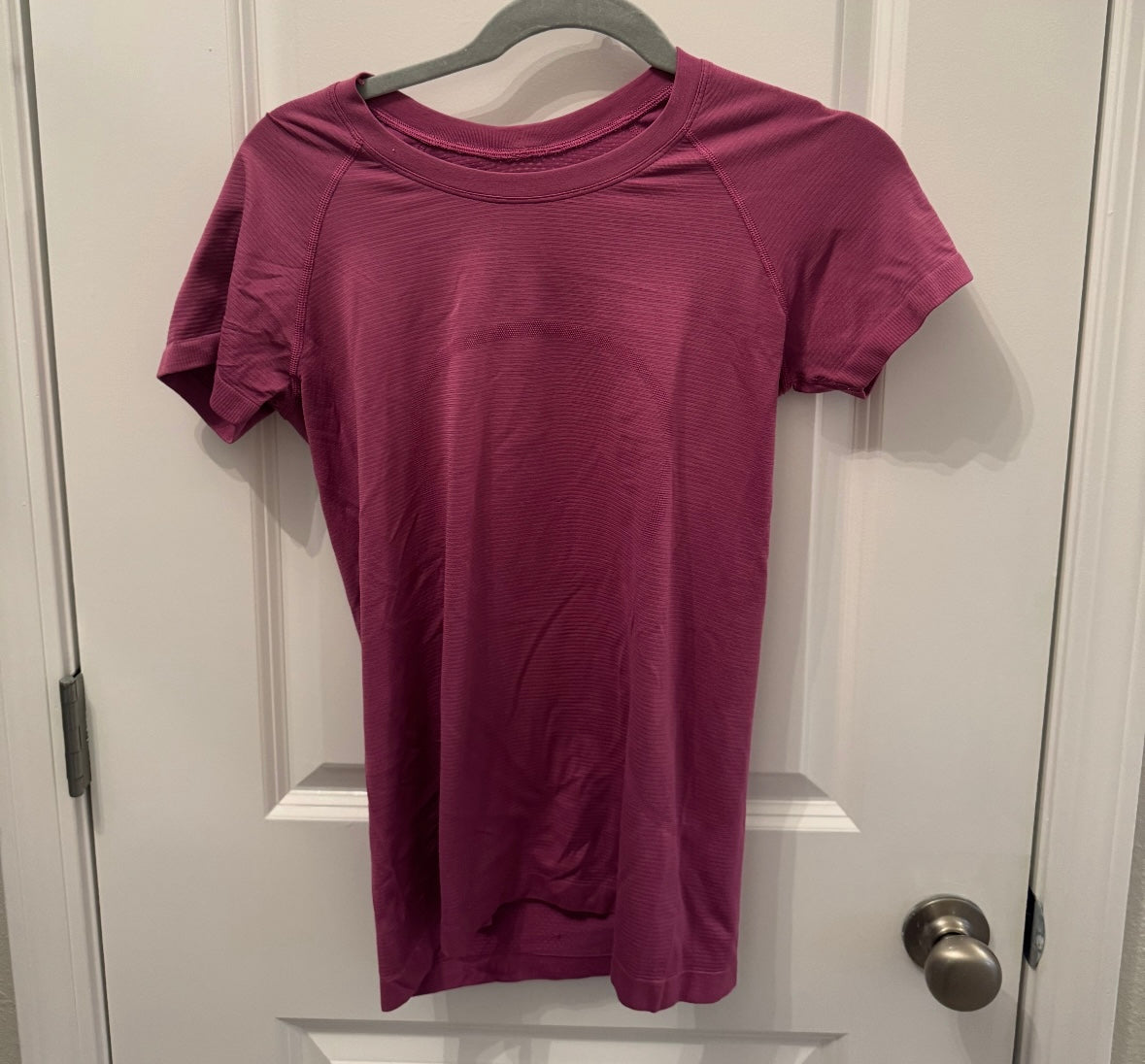 Lululemon Swiftly Tee Women’s Size 8 Magenta