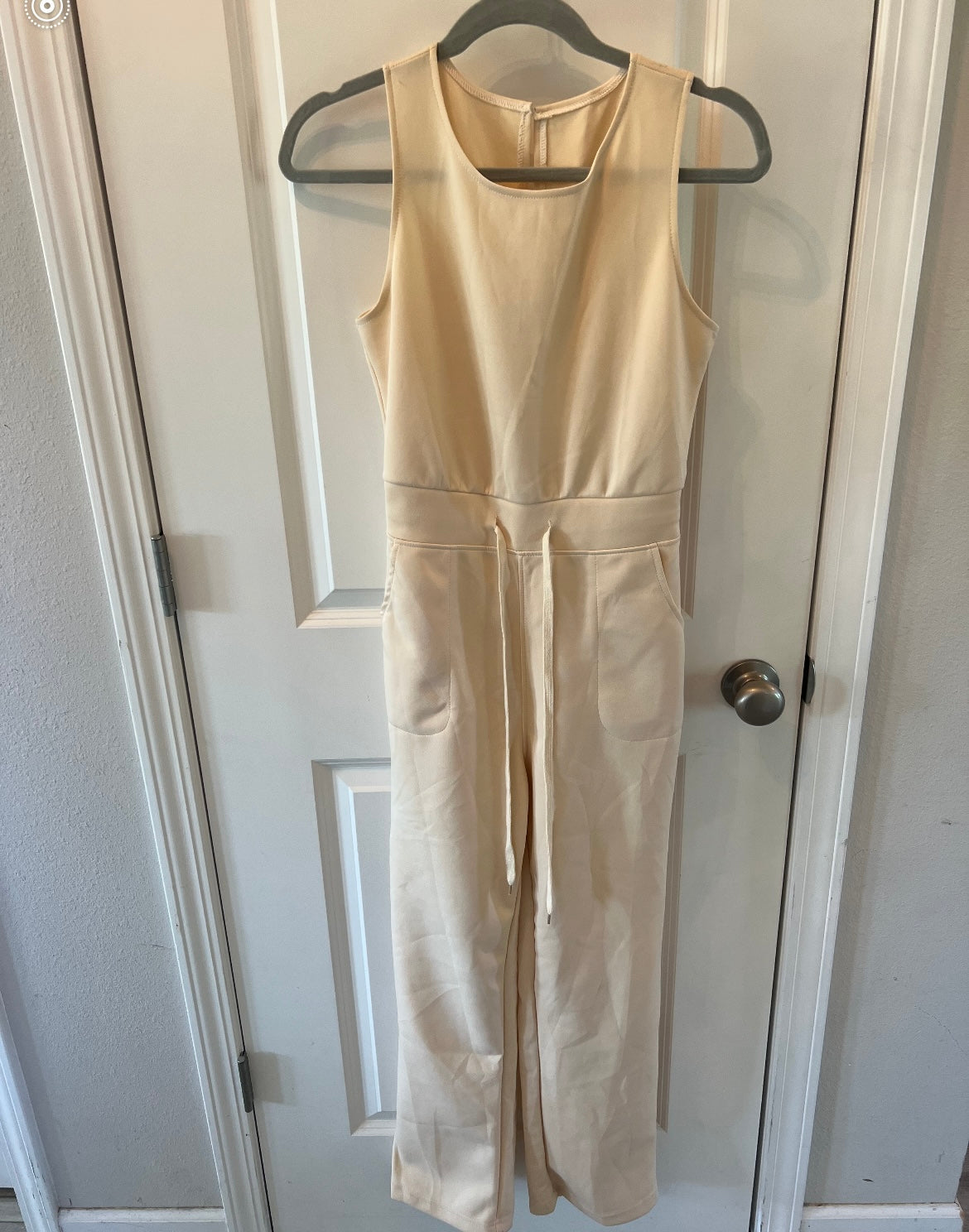 Sleeveless Jumpsuit Women’s Size Medium 8-10 Cream