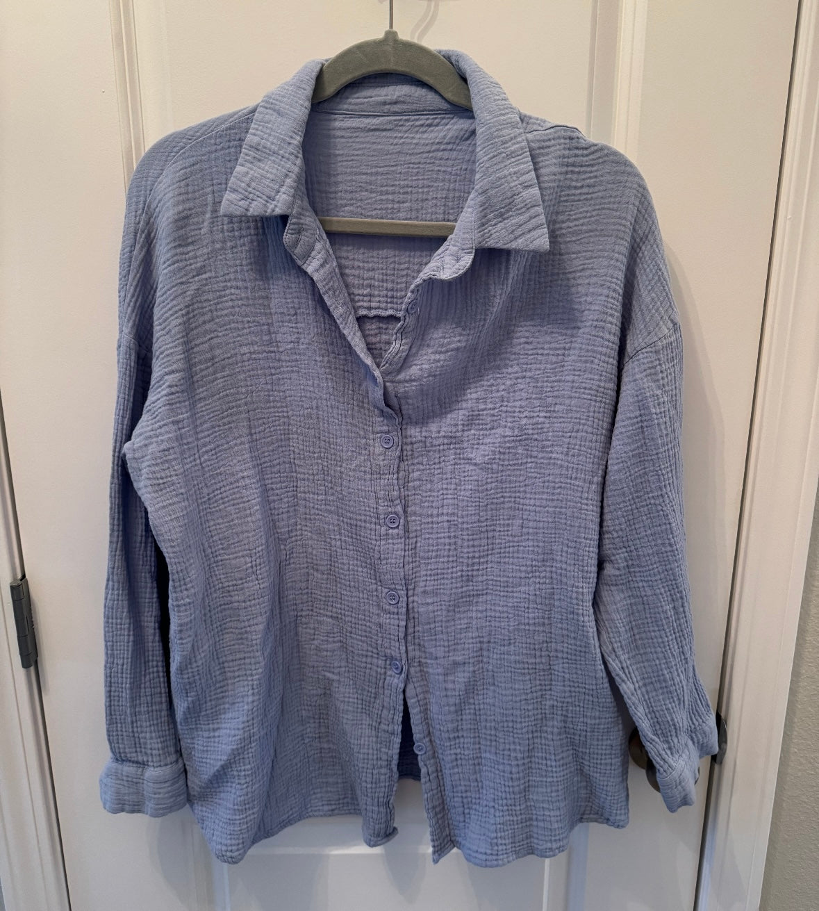 Button Front Top Women’s Medium Blue