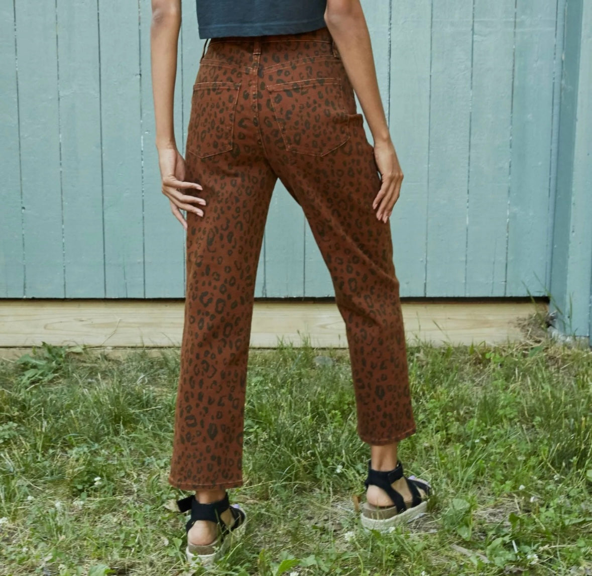 Universal Thread Vintage Straight Jeans Women’s Size 4/27 Reg Leopard