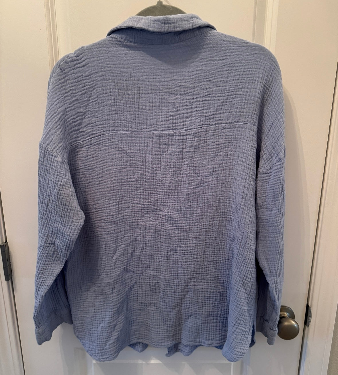 Button Front Top Women’s Medium Blue