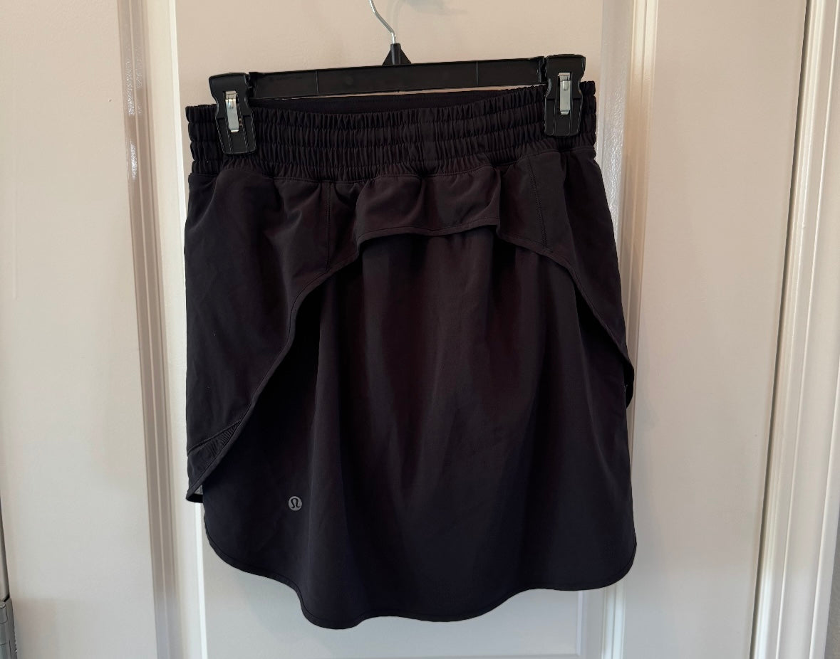 Lululemon Skirt w Built In Shorts Women’s Size 6 Black