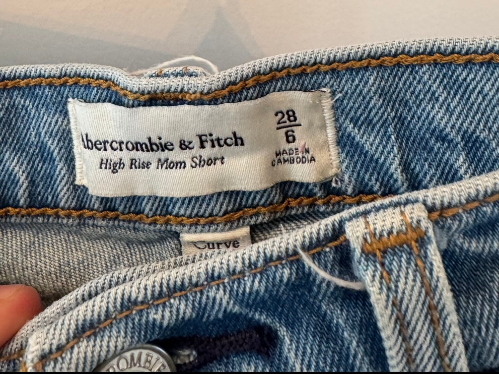 Abercrombie & Fitch High Rise Mom Short Women’s Size 28/6