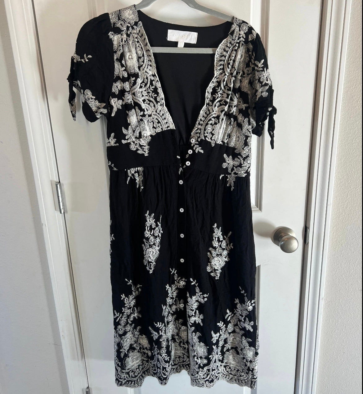 Superfoxx Embroidered Button Front Midi Dress Women’s Size Medium Black