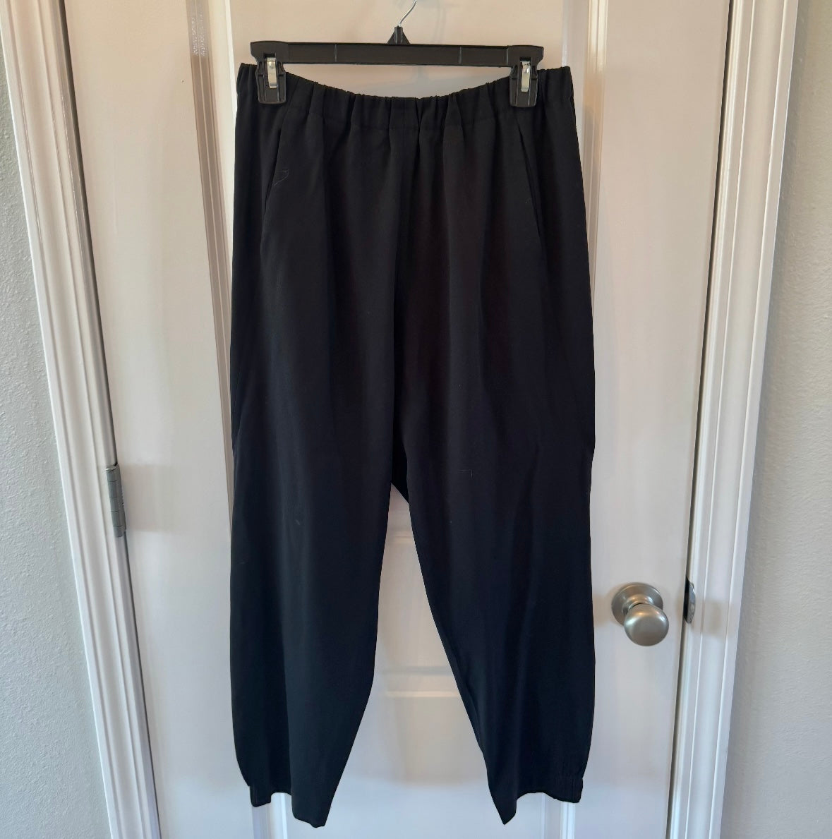 Aritzia Babaton Joggers Women’s Medium Black