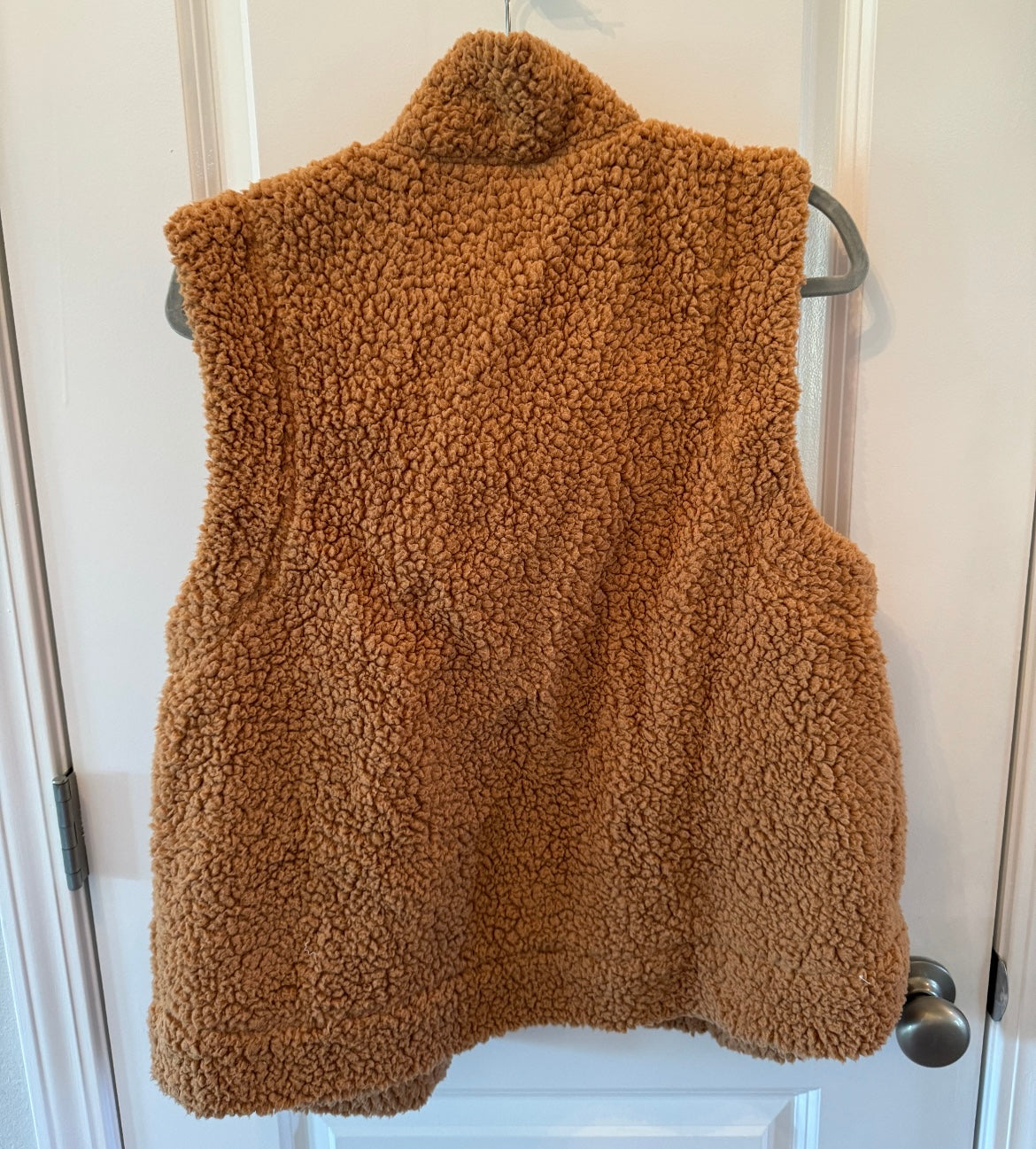 Fleece Teddy Vest w Plaid Lining Women’s Size Medium Tan