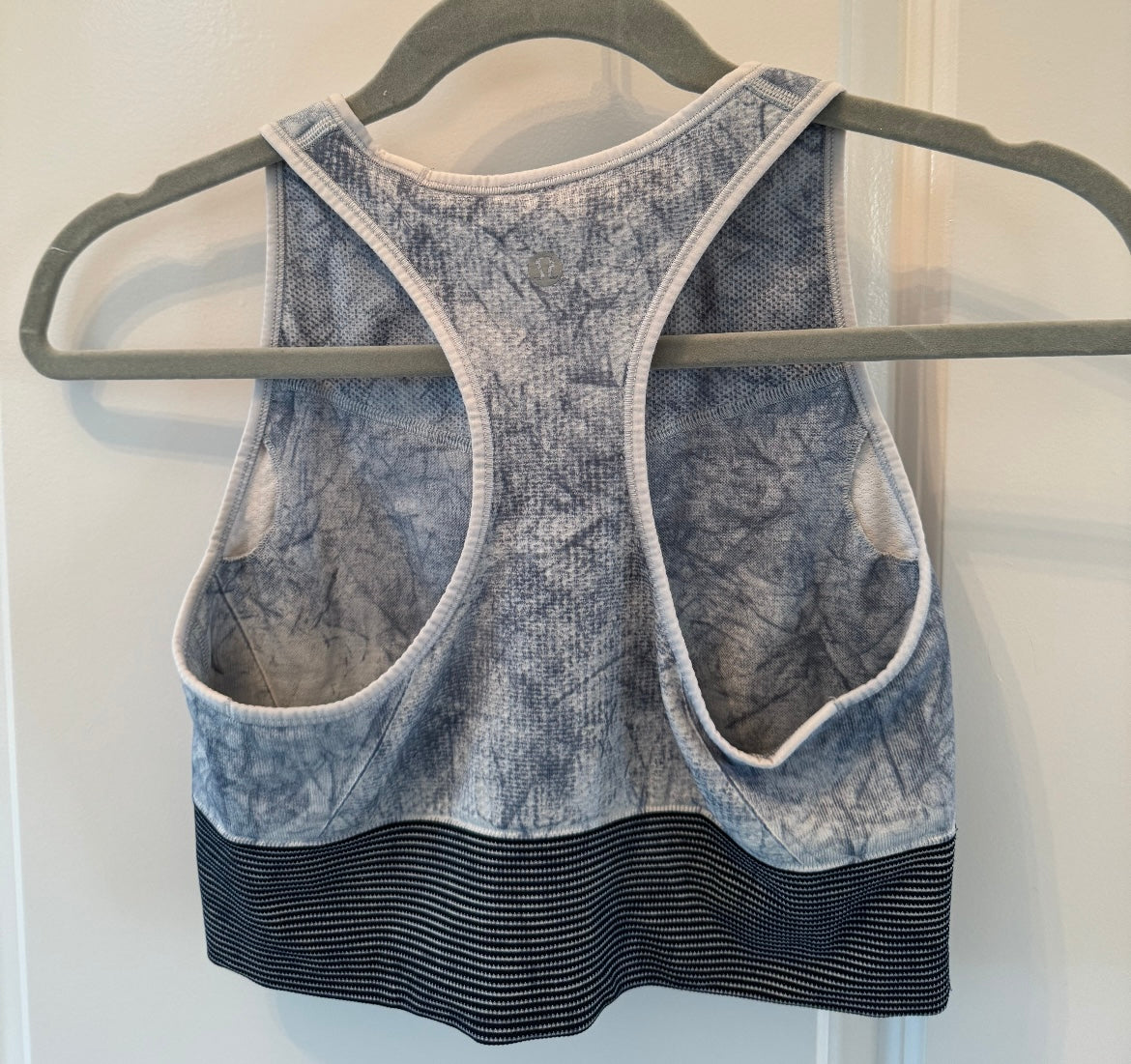 Lululemon Ebb to Train Sports Bra Women’s Size 6 Blue