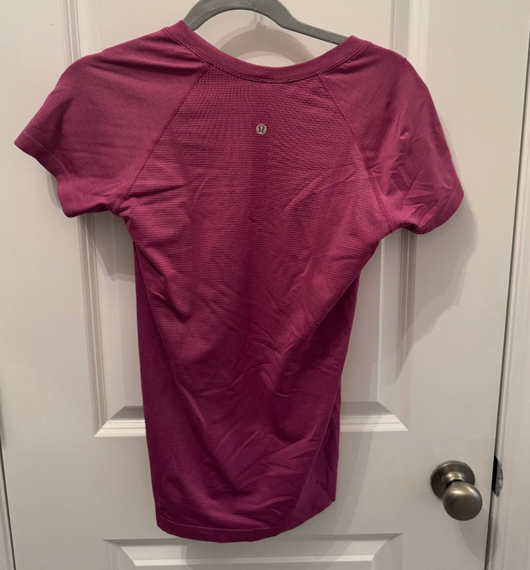 Lululemon Swiftly Tee Women’s Size 8 Magenta