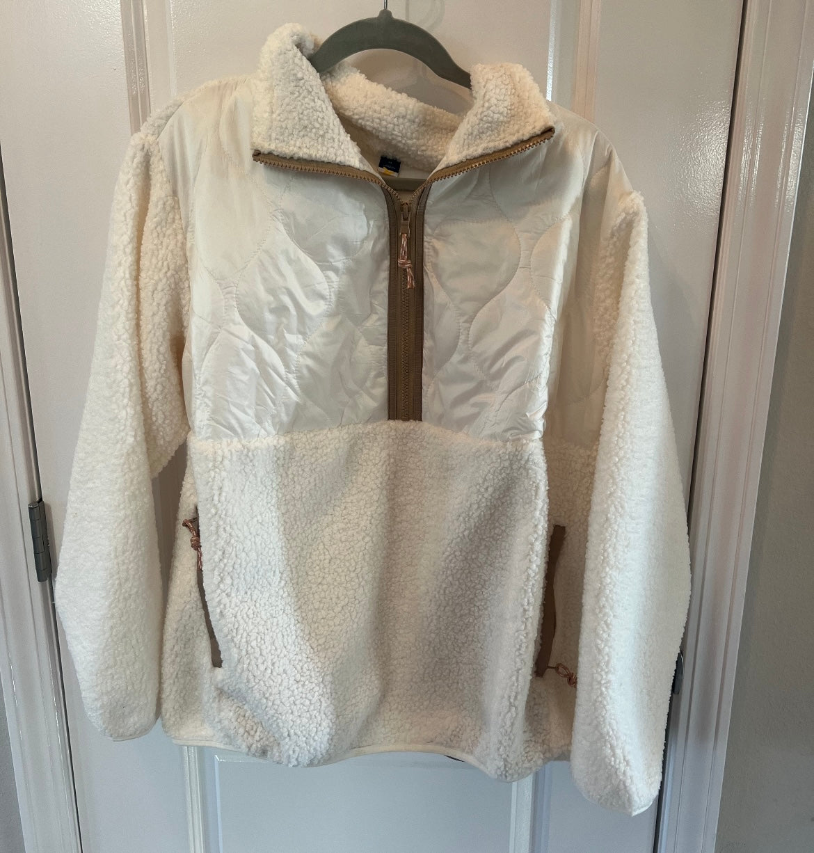 Quilted Quarter Zip Sherpa Pullover Women’s Size Medium Cream
