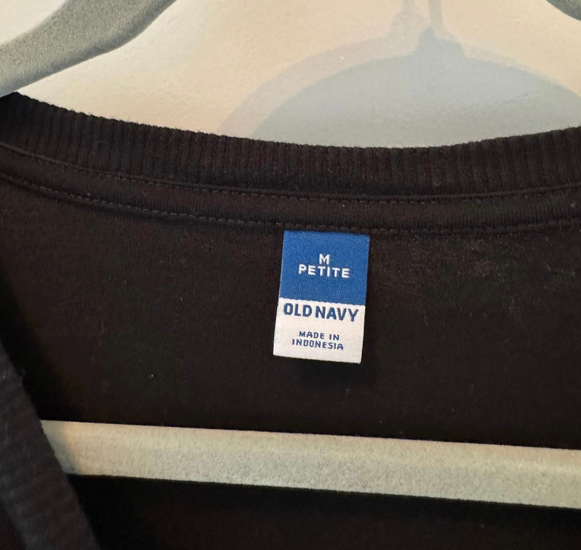 Old Navy Pocket Tee Women’s Medium Petite Black