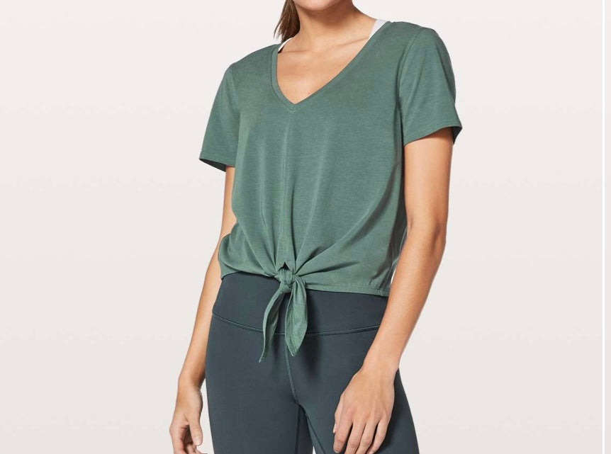 Lululemon Knot Gonna Fly Tee Women’s Size 4 (Small) Graphite Green