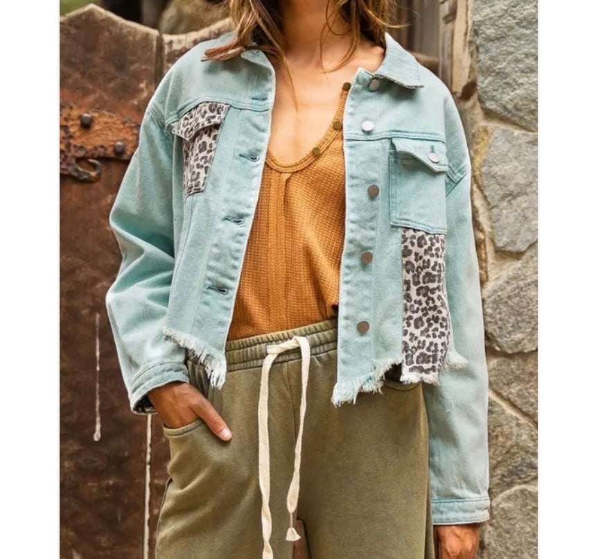 POL Distressed Denim Jacket w Leopard Patchwork Women’s Size Small Light Wash
