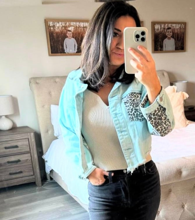 POL Distressed Denim Jacket w Leopard Patchwork Women’s Size Small Light Wash