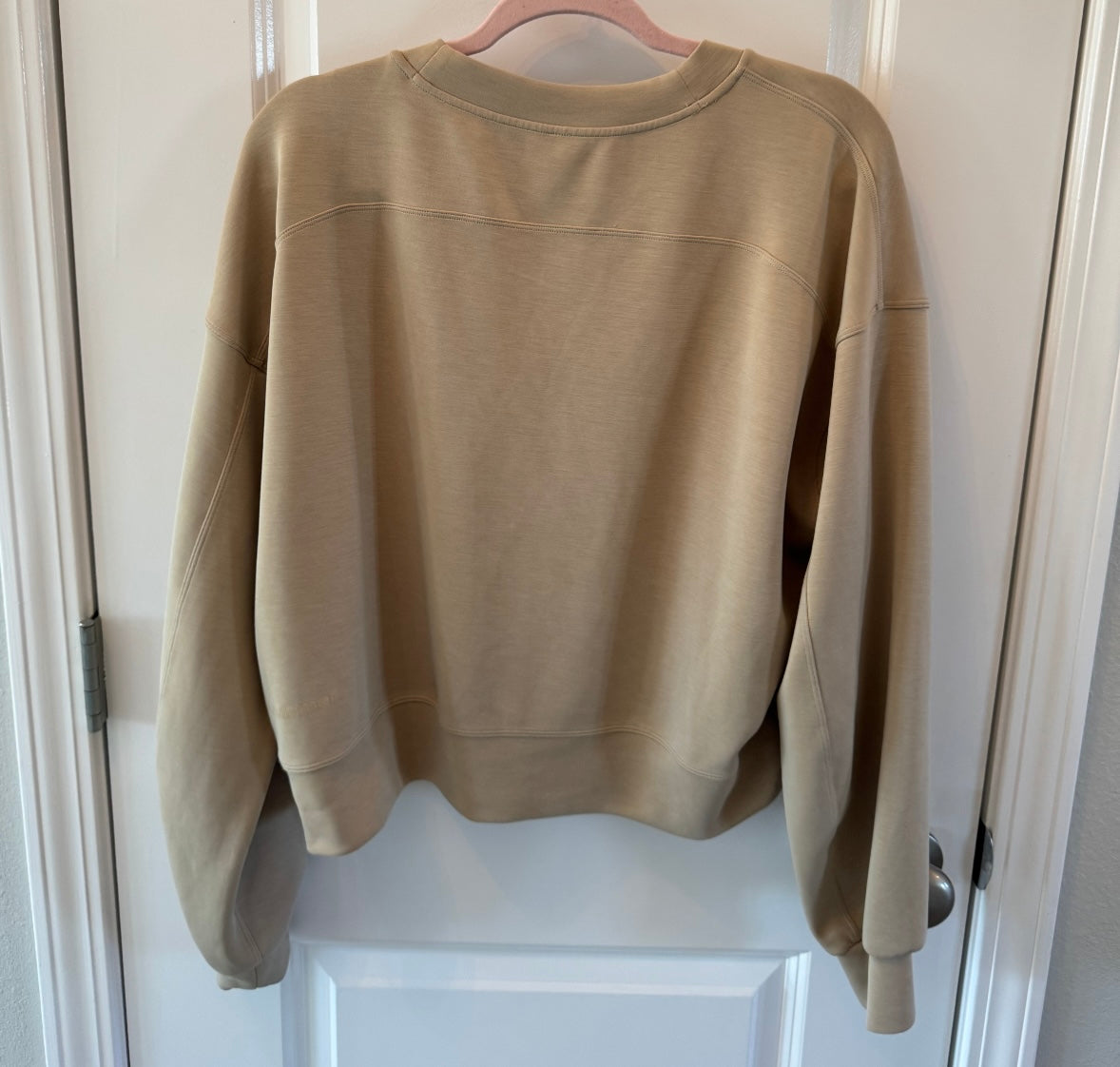 Lululemon Softstream Crew Women’s Size 10 Cream