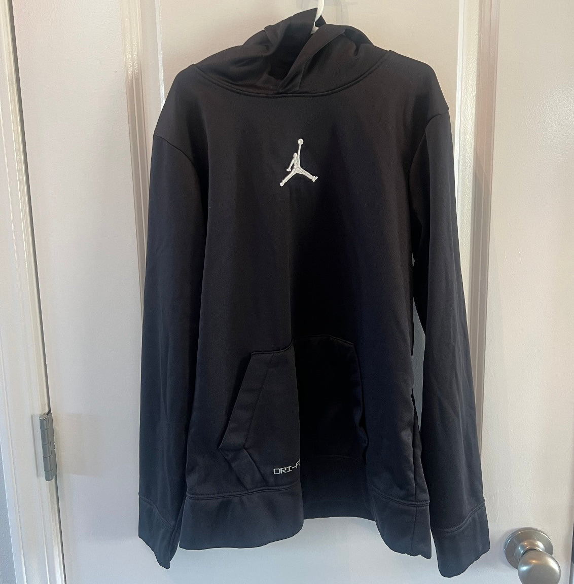 Jordan Embroidered Logo Hoodie Youth Boy’s Size Large Black