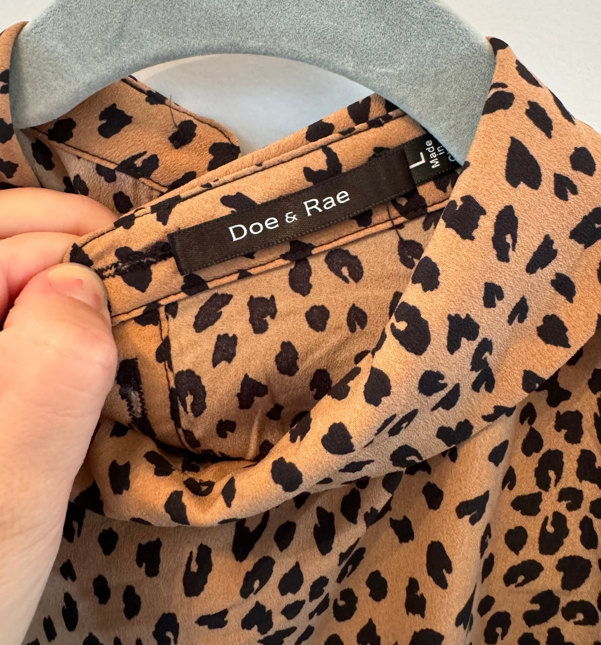 Doe & Rae Leopard Peplum Top Women’s Size Large Tan