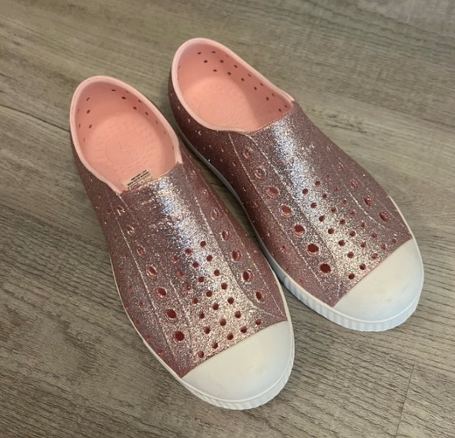 Native Jefferson Slip On Sneakers Big Kid's Size 12 Pink Sparkle