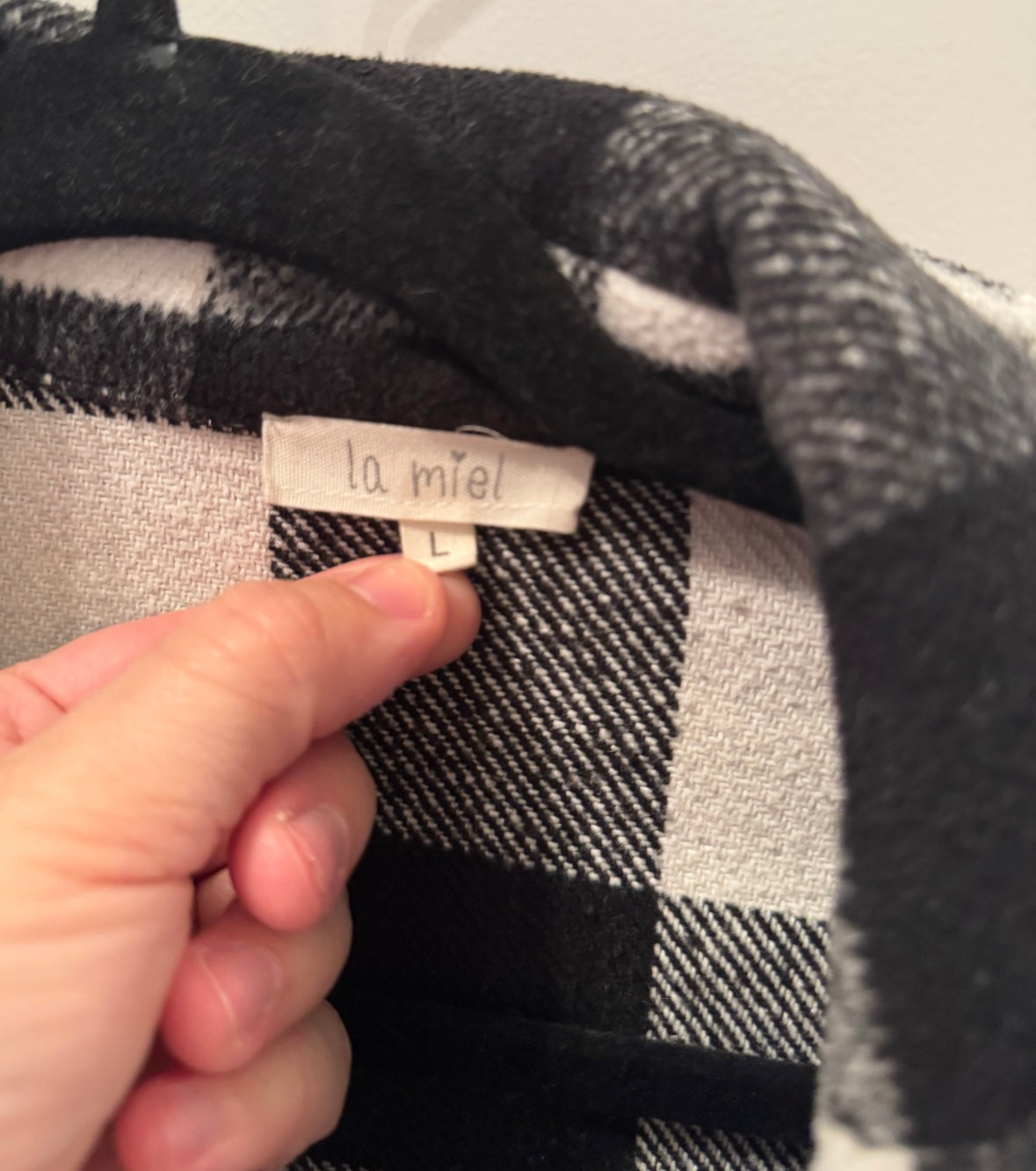 La Miel Plaid Flannel Top Women’s Large Black