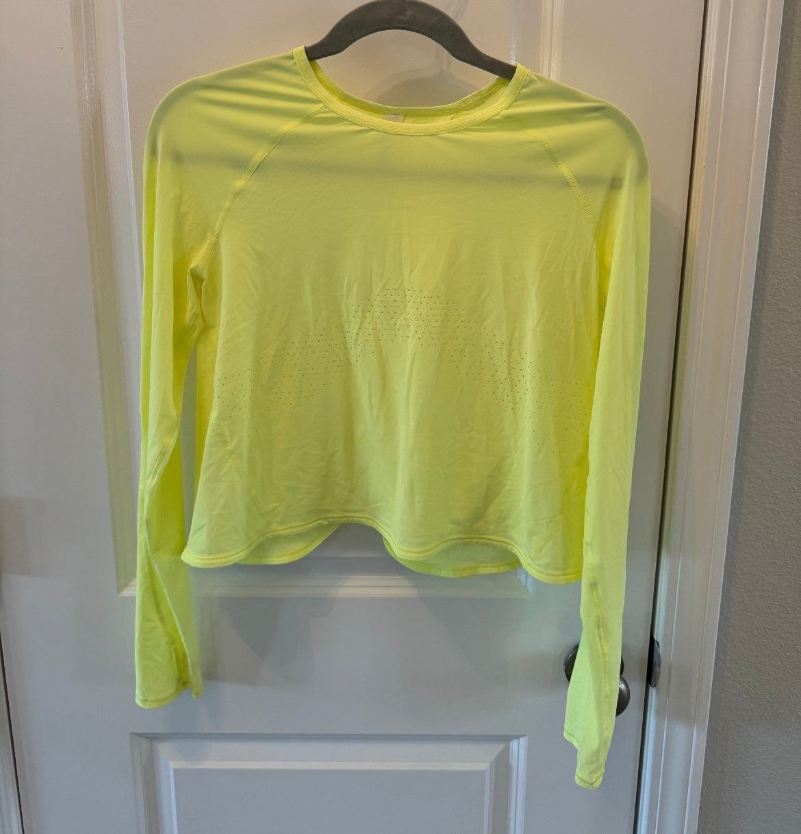 Lululemon Long Sleeve Cropped Crewneck Women’s Size 4 Neon Yellow