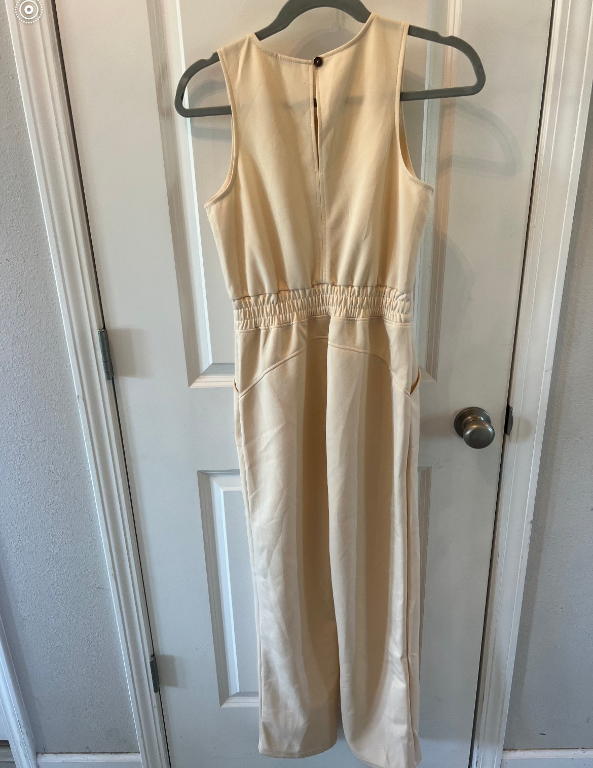 Sleeveless Jumpsuit Women’s Size Medium 8-10 Cream