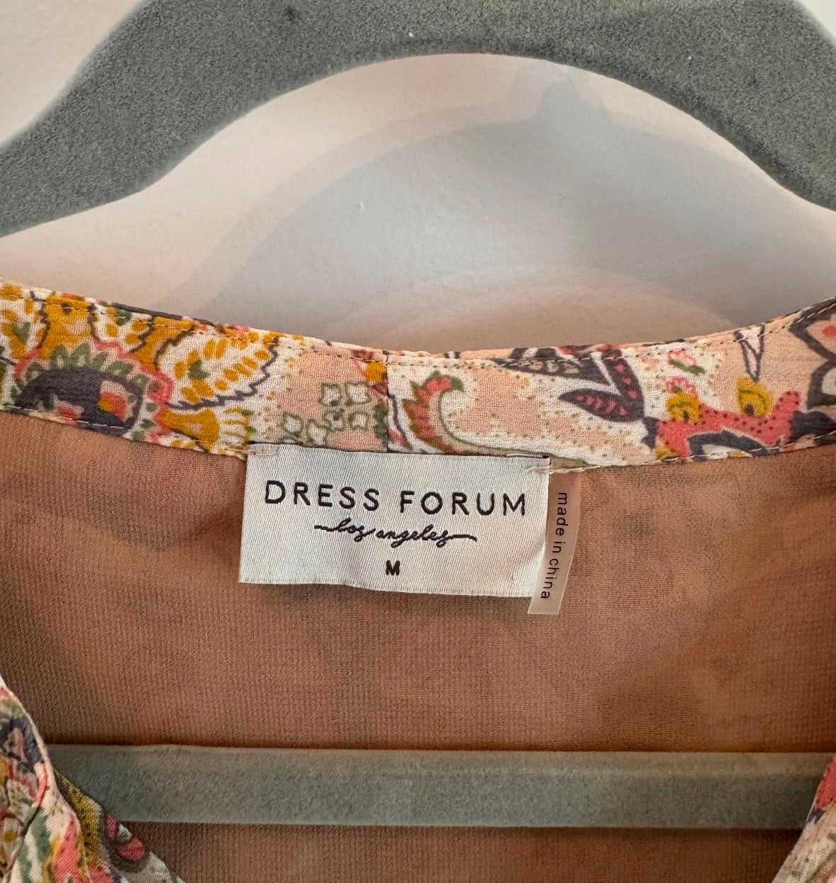 Dress Forum Paisley Top Women’s Medium Peach