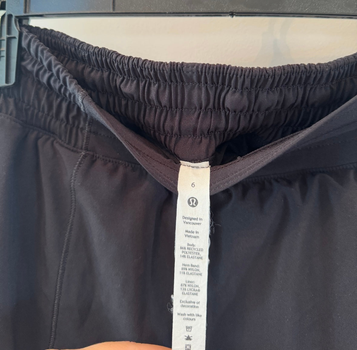 Lululemon Skirt w Built In Shorts Women’s Size 6 Black