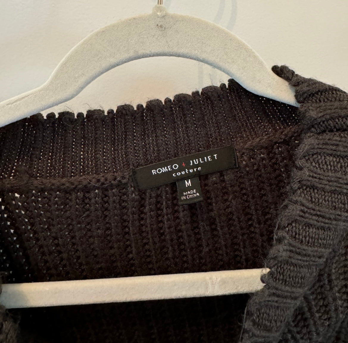 Romeo + Juliet Mock Neck Sweater Women’s Medium Black